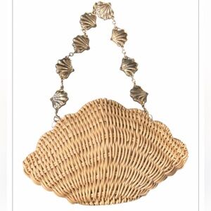 Tommy Bahama Elegant Tan Woven Clam Shell Bag with Gold Shell AccentsMermaidcore